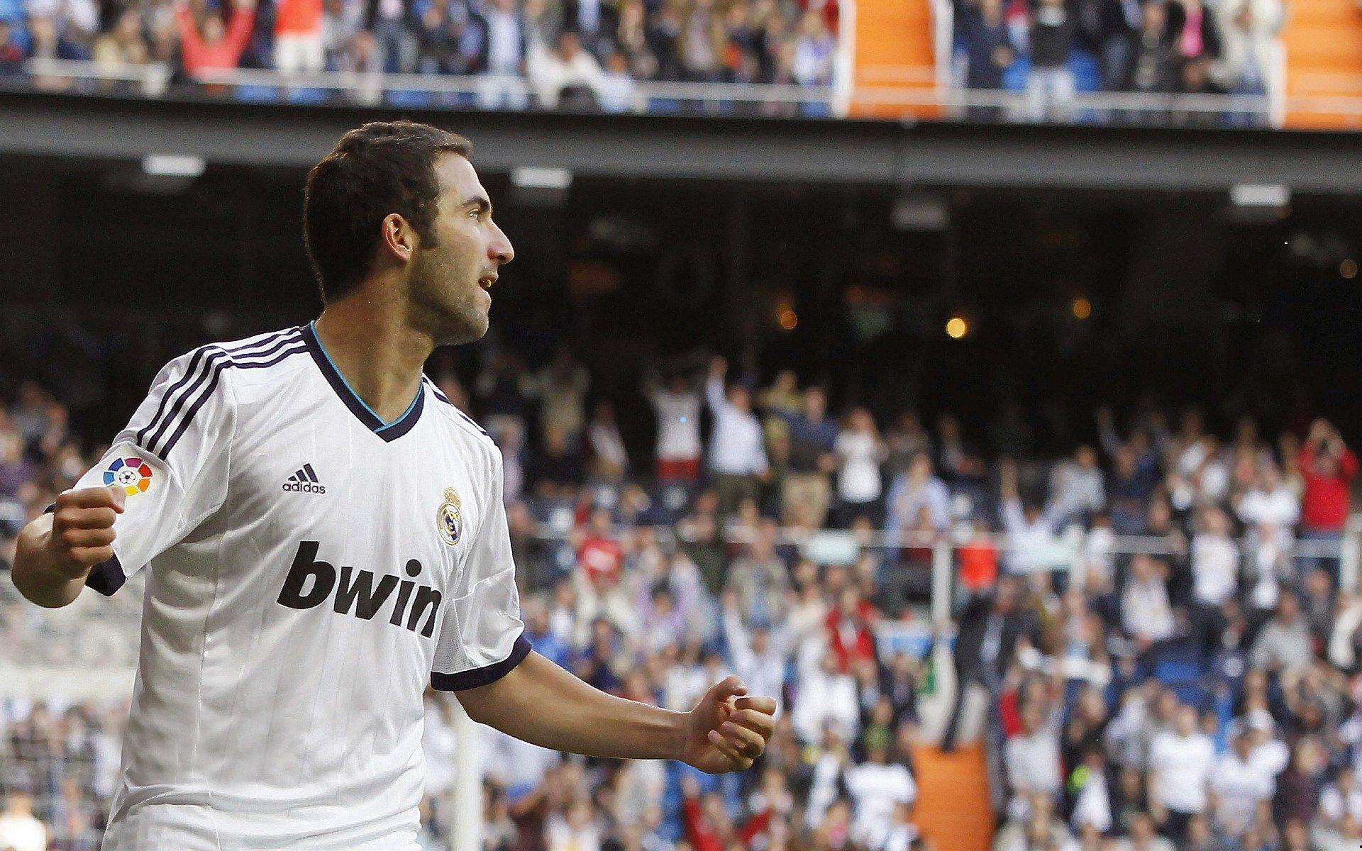 【爱游戏体育】乐福弧顶撤步三分定乾坤，骑士反击高潮锁定胜局